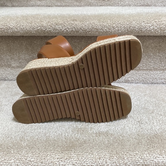 Like new Design Lab sandals. Size 6 - Picture 2 of 3